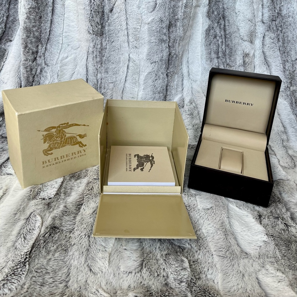 !!SOLD!! Authentic Burberry Watch Box & Case